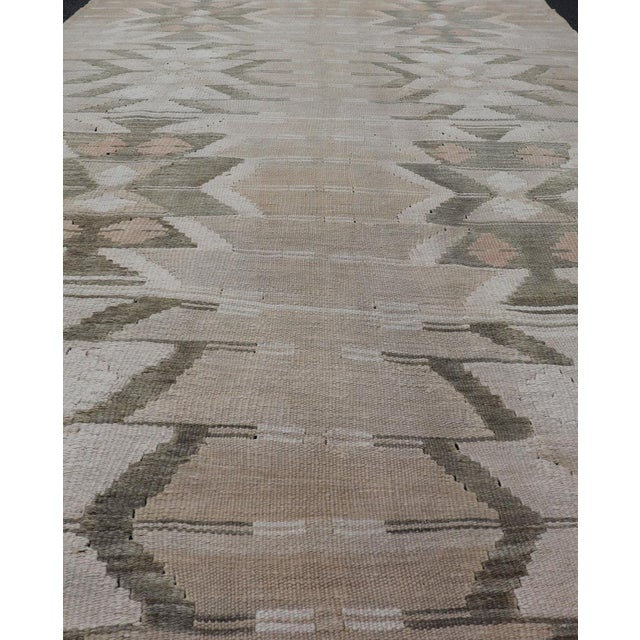 Bold Medallion Design Turkish Flat Weave Kilim Rug With Earthy Tones and Green For Sale In Atlanta - Image 6 of 12
