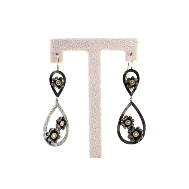 Gold and Silver Earrings with Flower-Shaped Zirconias, Set of 2 For Sale - Image 9 of 9