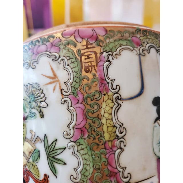 Chinese 1950s Vintage Signed Chinese Porcelain Covered Cylinder Box For Sale - Image 3 of 9