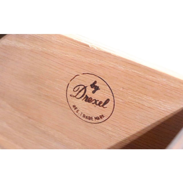 Mid Century Medalist China Cabinet Sideboard Credenza by Drexel c.1960’s For Sale In New York - Image 6 of 13