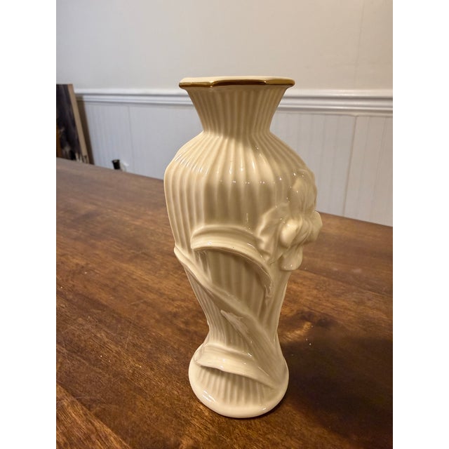 Cream Late 20th Century Lenox Raised Iris Bud Vase For Sale - Image 8 of 12