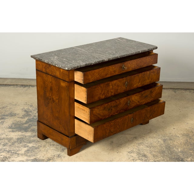 Mid-19th Century French Louis Philippe Walnut Commode With Gray Marble Top For Sale In New York - Image 6 of 17
