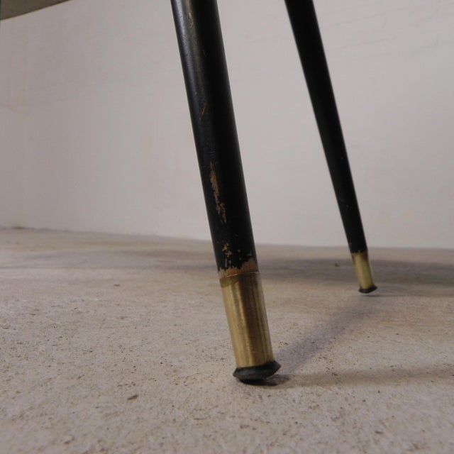 The legs are detachable. That makes it easy to move! Height: 50 cm. Width: 90 cm. Depth: 45 cm. The plastic edge is...