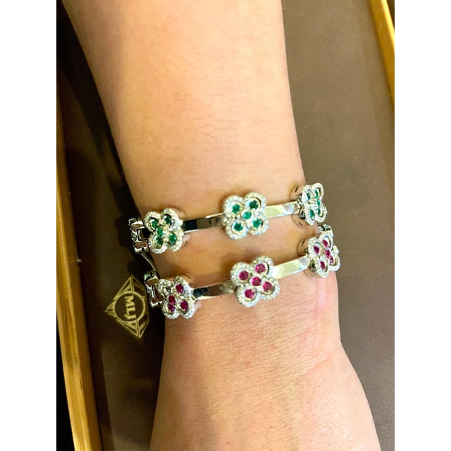 Emerald and Diamond and Gold 37 Grams Cuff Bangle /Bracelet in 18 Karat Gold For Sale - Image 12 of 18