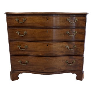 Antique Georgian Serpentine Chest of Drawers in Mahogany, 1700s For Sale