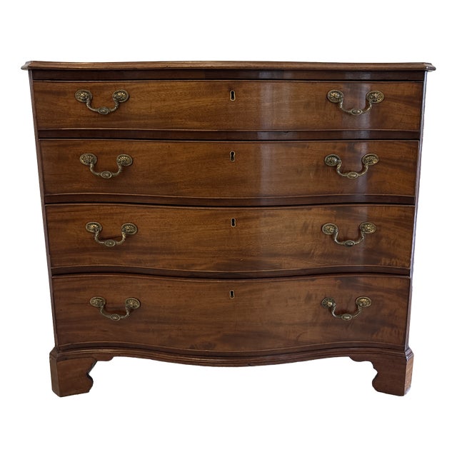 Antique Georgian Serpentine Chest of Drawers in Mahogany, 1700s For Sale