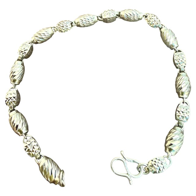 Beaded Line Chain Bracelet in Platinum, 8.6 Gm , 7 Inch Long For Sale - Image 4 of 8