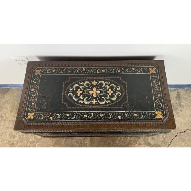Folk Art 19th Century Hand-Painted American Immigrant Trunk For Sale - Image 3 of 17