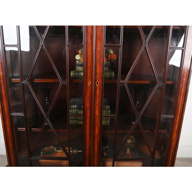 George III Mahogany Corner Display Cabinet, 1820s For Sale - Image 5 of 13