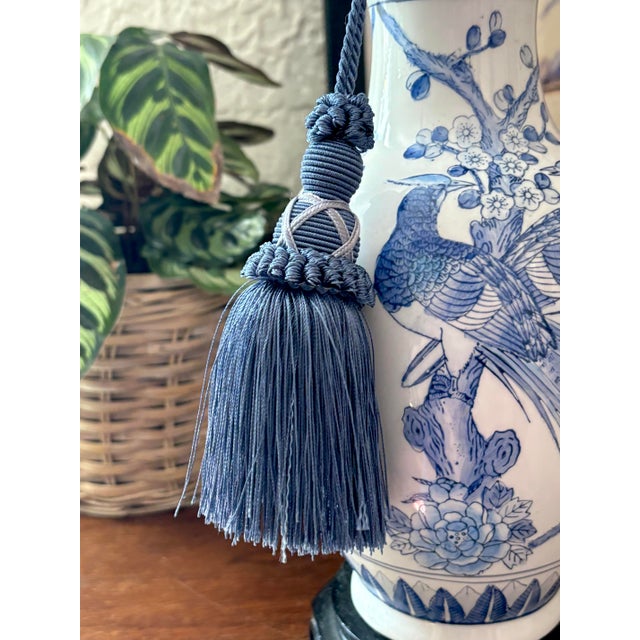 1990s Blue and White Chinoiserie Bird and Botanical Table Lamp With Harp and Finial For Sale - Image 4 of 10
