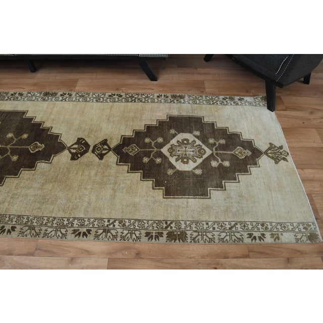 1970s Vintage Handmade Wool Cotton Turkish Beige Area Rug For Sale - Image 10 of 11