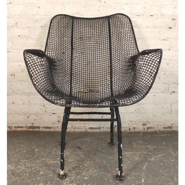 Mid-century modern American made patio chair by Russell Woodard for his 'Sculptura' series. Featuring the "sculpted" wire...