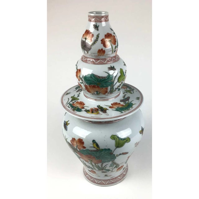 Absolutely gorgeous vase which is unique because the lid can be used as a separate vase and the bottom as another vase....