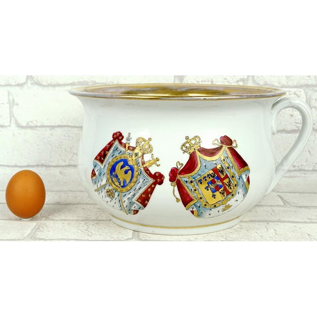 RARE CHAMBER POT (known as a "CHAMBER POT") with the coats of arms of NAPOLEON I and MARIE-LOUISE in PARIS porcelain....