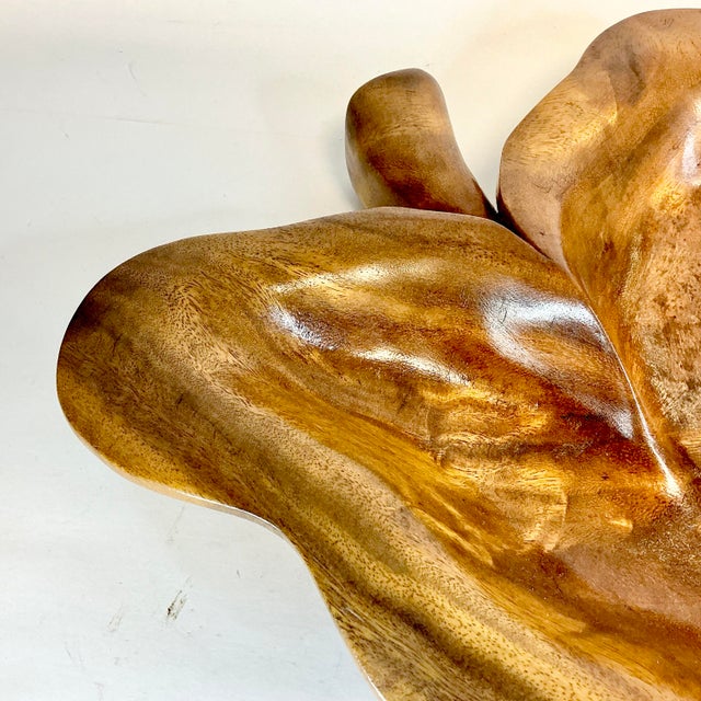 Chestnut Mid-Century Coastal Boho Chic Large Hawaiian Wood Leaf Platter Bowl Catchall For Sale - Image 8 of 12
