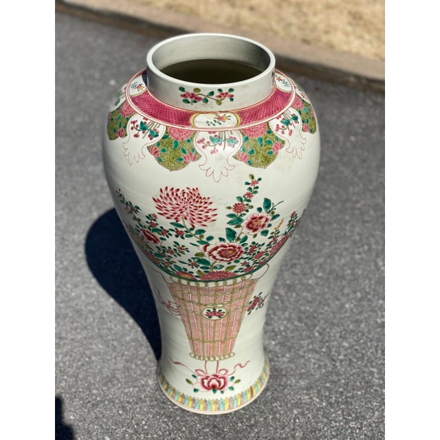 Pink Early 20th Century Large Chinese Urn For Sale - Image 8 of 10