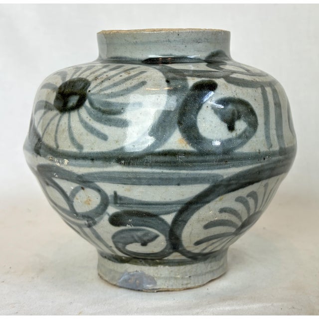 1990s 1990s Ming Style Blue and White Vase For Sale - Image 5 of 10