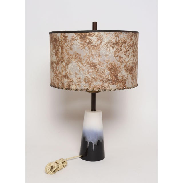 Mid-Century Modern Vintage Atomic Aladdin Matte Blue and White Glazed Ceramic Table Lamp With Shade For Sale - Image 3 of 18