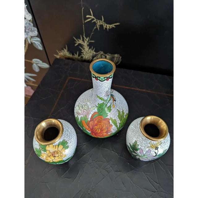 White 1980s Chinese 'Zi Jen Cheng' Cloisonne Vases - Set of 3 For Sale - Image 8 of 12
