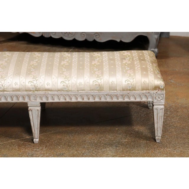 Wood Swedish Neoclassical Style 1880s Painted Wood Bench with Carved Waterleaf Motifs For Sale - Image 7 of 12