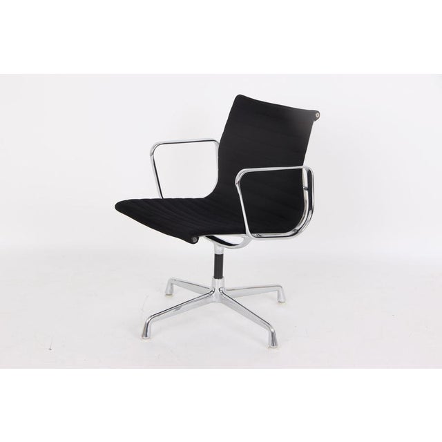 Herman Miller Model EA108 Swivel Chair by Charles and Ray Eames for Herman Miller, 1950s For Sale - Image 4 of 13