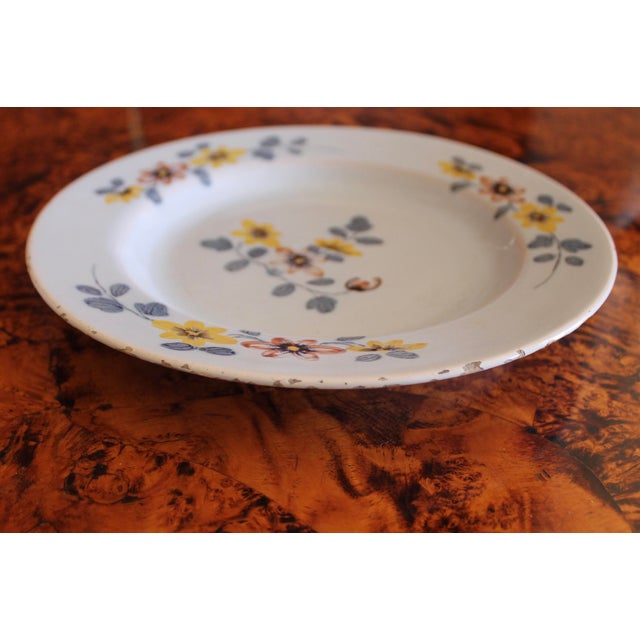 English Delftware Plate in Yellow and Lavender For Sale - Image 6 of 7