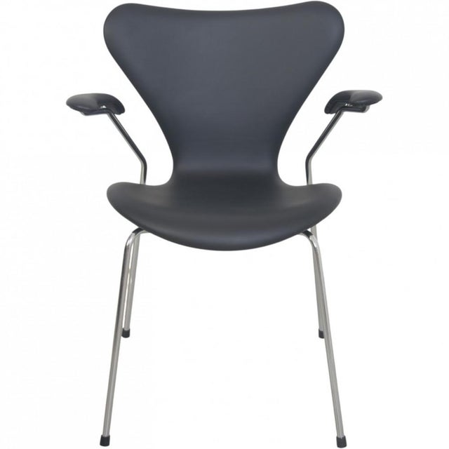 3207 Seven Armchair in Black Classic Leather by Arne Jacobsen, 2010s For Sale - Image 14 of 14