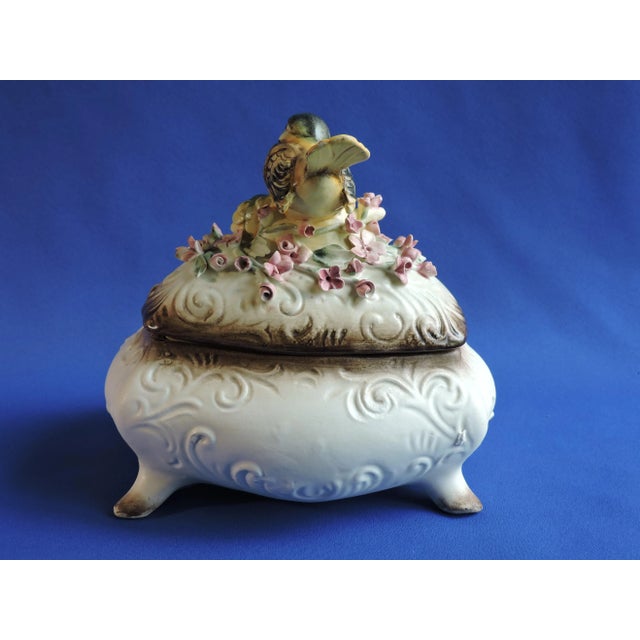 White Mid 20th Century Capodimonte Italian Majolica Chickadee Bird With Roses Centerpiece Lidded Four Toed Bowl For Sale - Image 8 of 12