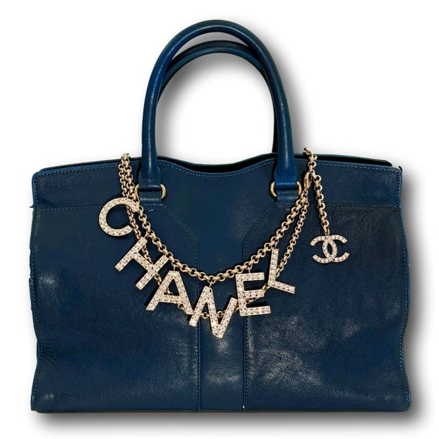 Chanel Vintage Lagerfeld Era Chanel Strass Crystal Logo Chain Belt Necklace Bag Jewelry For Sale - Image 4 of 16