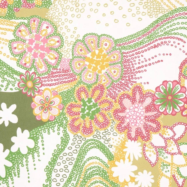 Abstract Schumacher X Clements Ribeiro Daisy Chain Wallpaper in Green & Pink - 10 Yards For Sale - Image 3 of 5