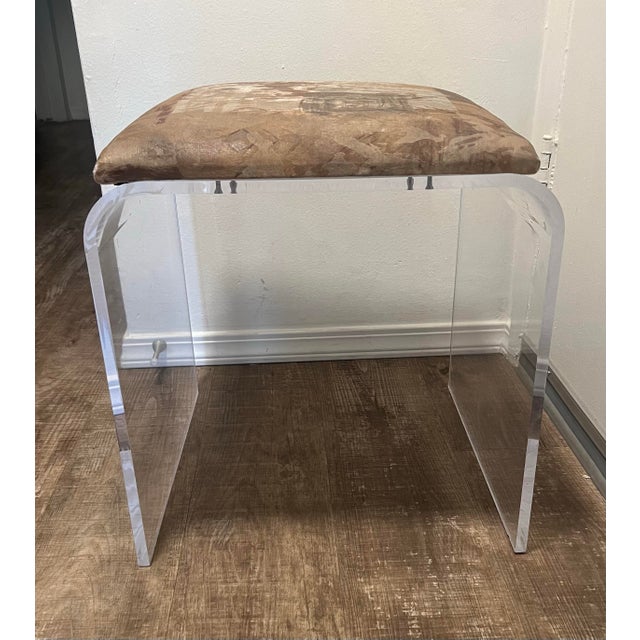 Late 20th Century Vintage Mid Century Modern Lucite Vanity Stool For Sale - Image 5 of 7