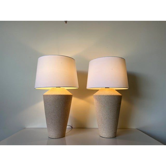 Available for sale this fantastic pair of Vintage Postmodern speckled beige decorative table lams a pair. The substantial...