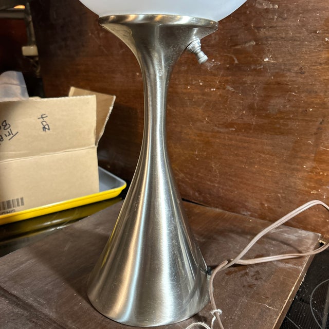 Metal 1960s Mid-Century Modern Laurel Lamp Co. Tulip Mushroom Table Lamp With Original Hang Tag For Sale - Image 7 of 12