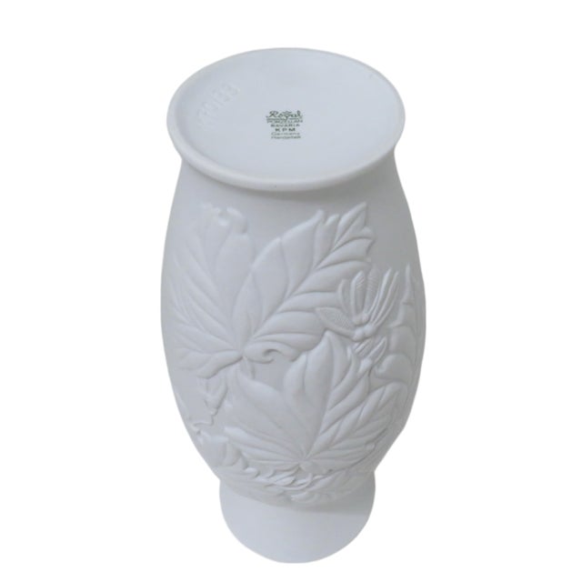 1970s Bavarian Leaf-Embossed Porcelain Vase For Sale - Image 5 of 6