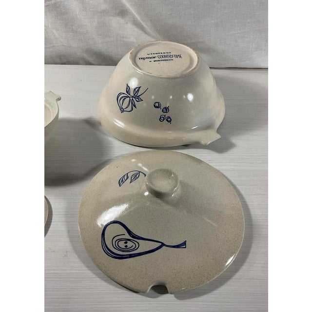 Adam Pfaltzgraff 1950s Rare Ben Seibel Pfaltzgraff Country-Time Lidded Casserole Set - A Pair For Sale - Image 4 of 10