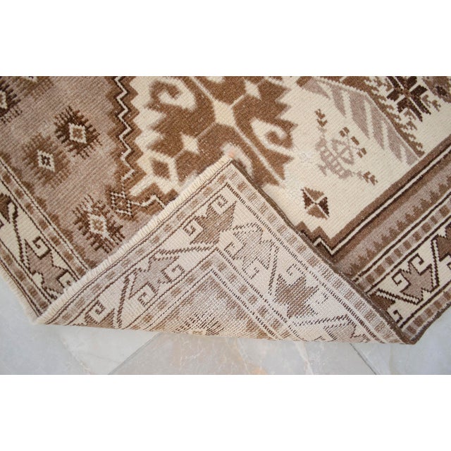 Beige 1980s Hand Knotted Turkish Rug Undyed Wool Low Pile Smal Rug - 2'7" X 4'4" For Sale - Image 8 of 13