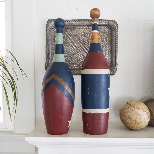 Early 20th Century Pair of Early 20th Century Painted Circus Juggling Pins or Indian Clubs For Sale - Image 5 of 15