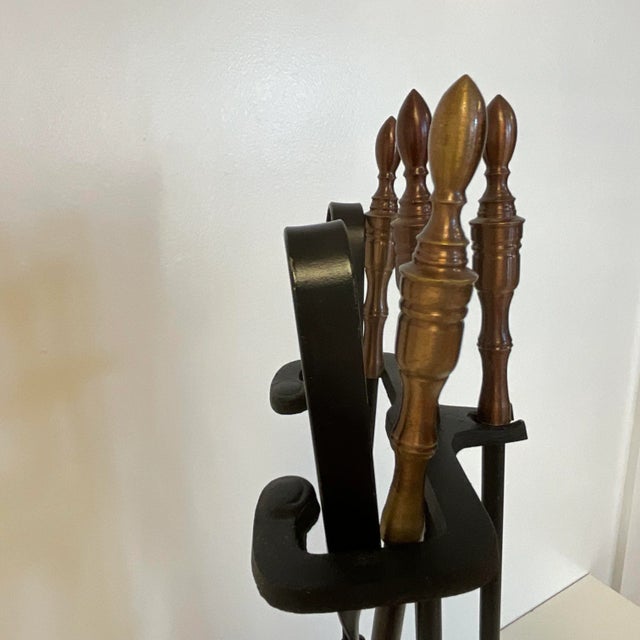 1970s Mid-Century Wrought Iron With Bronze Handles Fireplace Tools & Rack - 5 Pcs Set For Sale - Image 12 of 12
