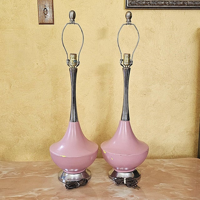 Pair of Vintage Pink Ceramic Table Lamps in Mid-Century Modern Atomic Style -After Gordon Martz For Sale In Washington DC - Image 6 of 18