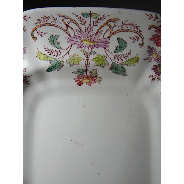 Large Antique Serving Platter in Polychrome Ironstone with Daisies from Longchamp, 1890s For Sale - Image 10 of 15
