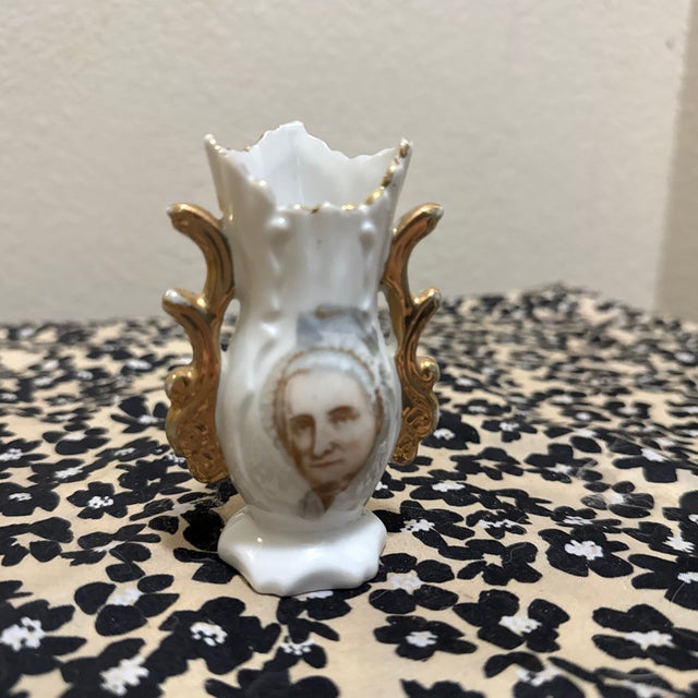Vintage Miniature Portrait Vase of Martha Washington With Gilded Accents For Sale In New Orleans - Image 6 of 10
