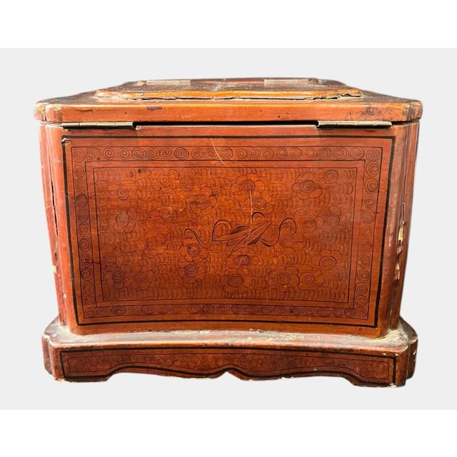 Wood Chinese Qing Dynasty Hand-Painted Travel Jewelry Vanity Box W/ Mirror For Sale - Image 7 of 11