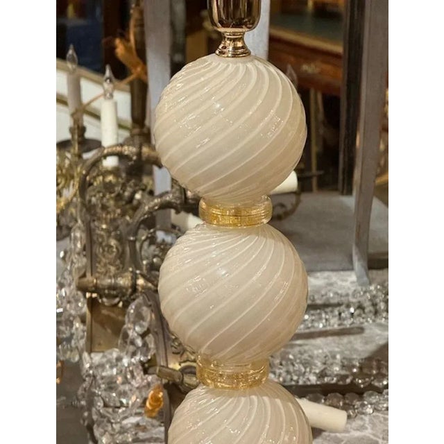 Early 21st Century Pair of Modern Ivory and Gold Murano Lamps For Sale - Image 5 of 6