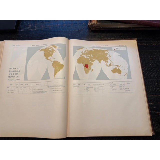 Encyclopedia Britanica World Atlas 1947 Vintage with approximately 150 Map Plates of the United States and Post-WWII World For Sale - Image 9 of 10
