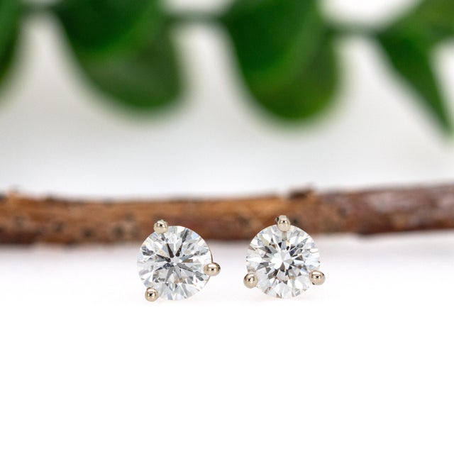 Contemporary Round 5mm - Lab-Created Diamond Martini Solitaire Studs in 14k Solid Gold, A Pair For Sale - Image 3 of 7
