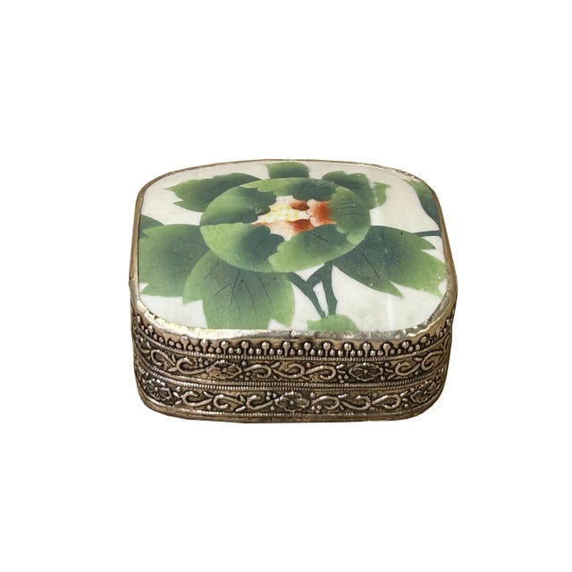1980s 3.5" Chinese Old White Base Pink Flower Graphic Porcelain Art Pewter Box For Sale - Image 5 of 7