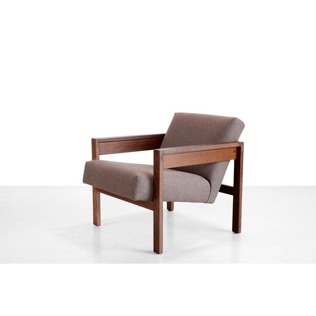 Minimalist Dutch design armchair, designed by Hein Stolle for ’t Spectrum. This iconic SZ25/SZ80 model is considered one...