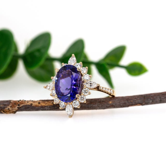Royal Elegance - 3.7cts Tanzanite and Natural Diamonds 14k Gold Ring, Size 6.75 For Sale - Image 4 of 7