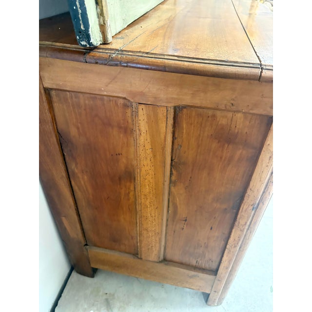 French Louis XV Provincial Walnut Commode, 18th Century For Sale - Image 9 of 9