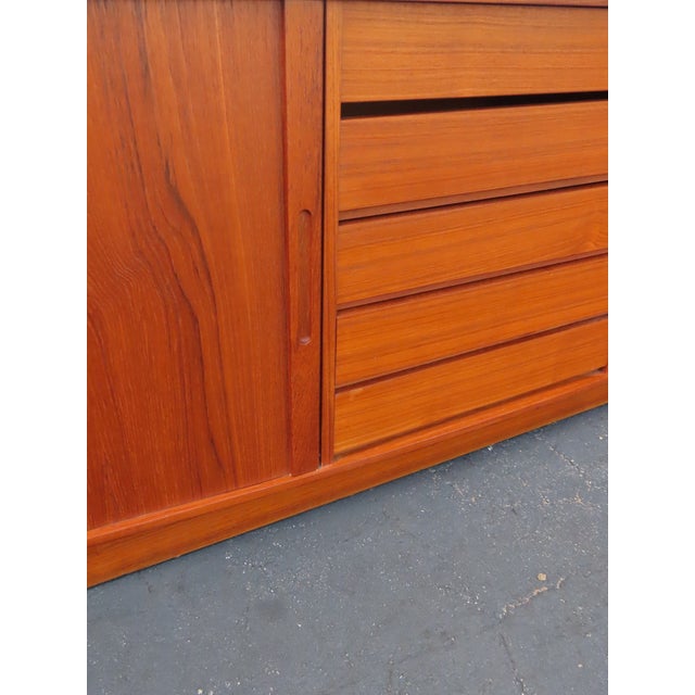 Danish Modern Bow Front Tambour Doors Dresser Sideboard Tv Media Console 6677 For Sale - Image 13 of 18